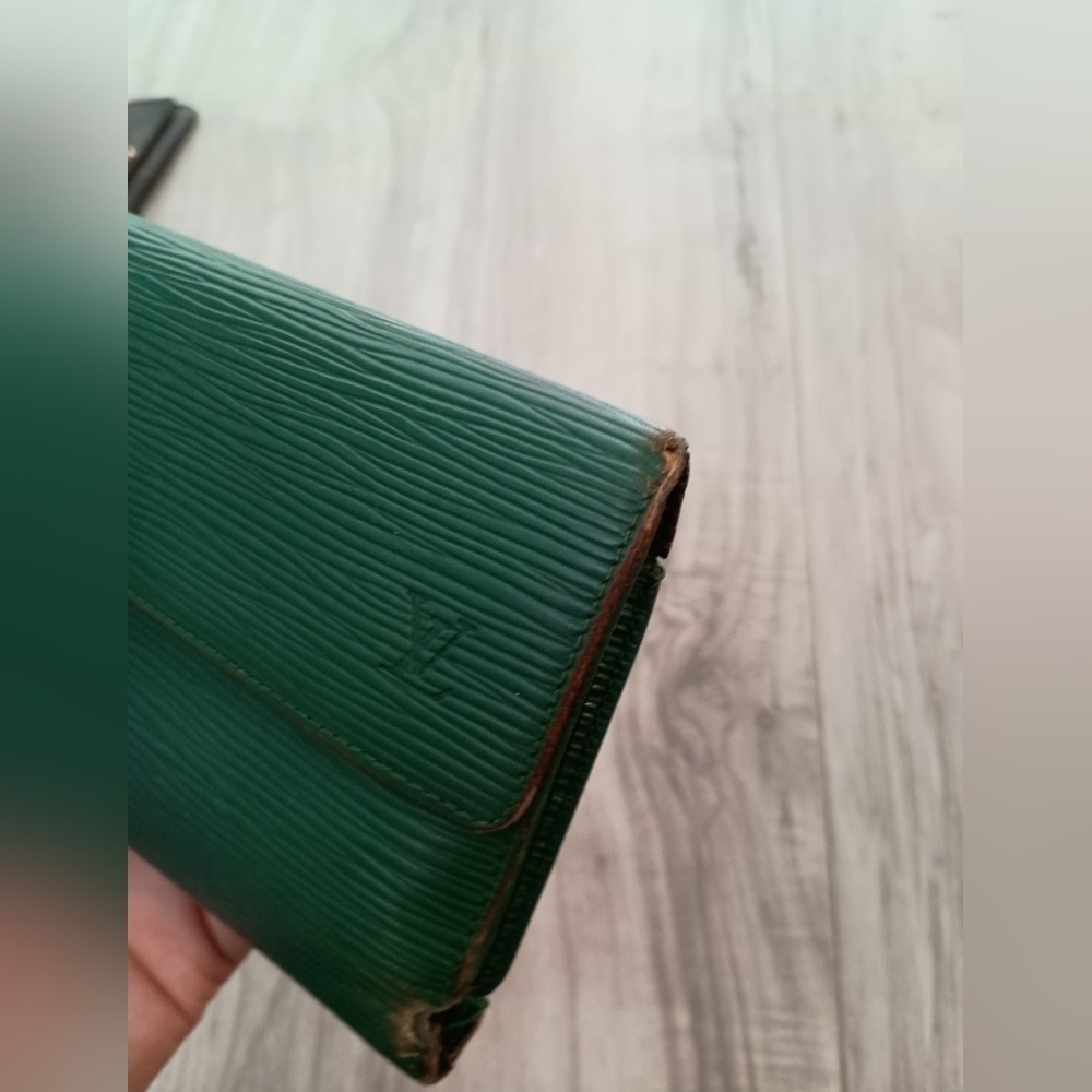 Louis Vuitton Green Epi Long Wallet - Picture 4 of 16